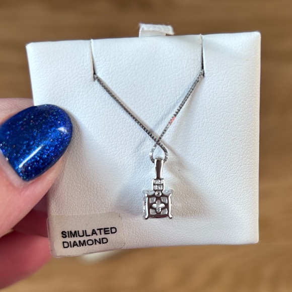 Simulated Diamond necklace - NIB - Picture 5 of 12